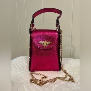 🆕🔥🩷Metallic Pink Crossbody Bag with Gold Bee 🐝 , Chain, Accents